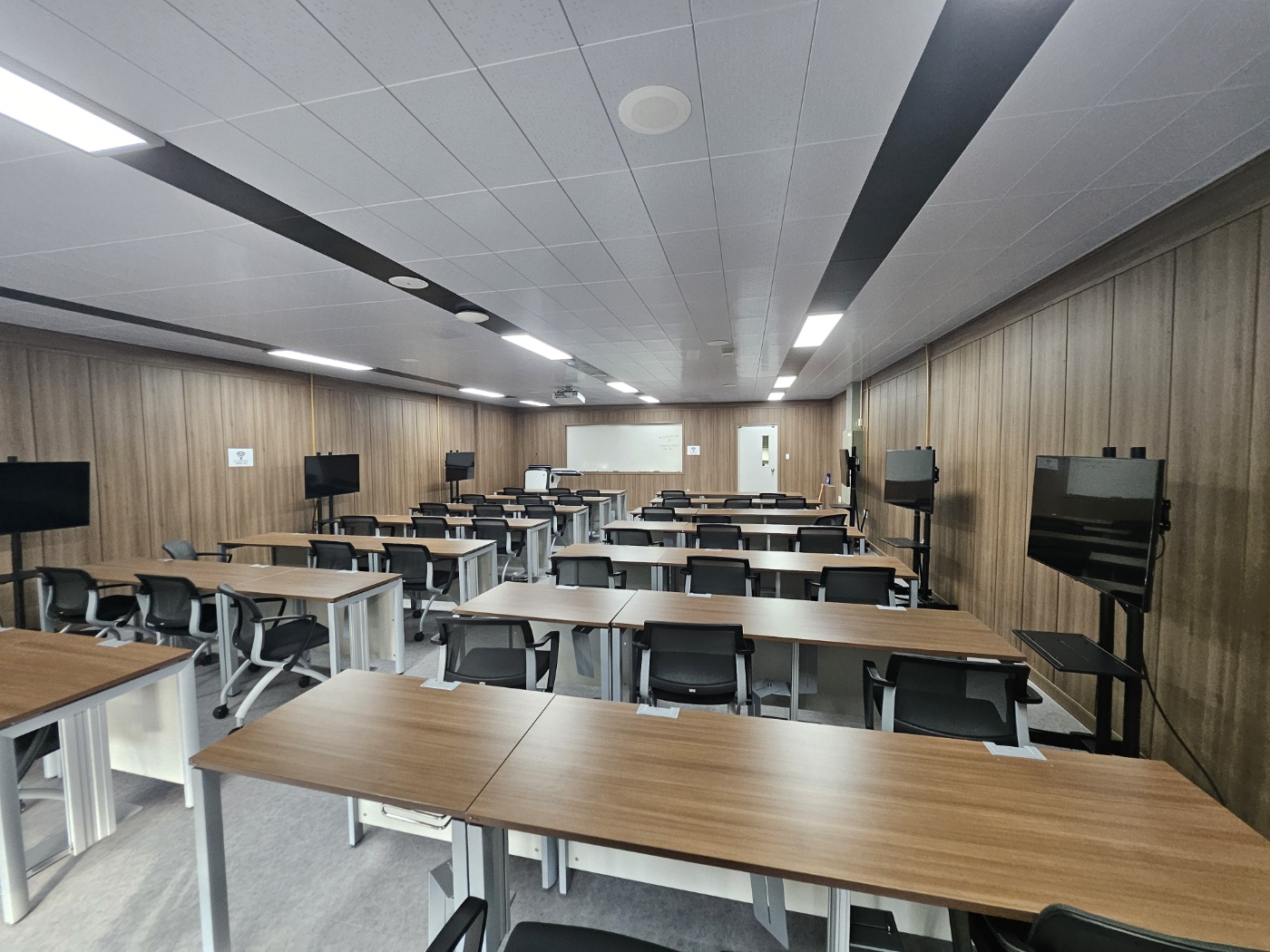 하드웨어설계실 사진